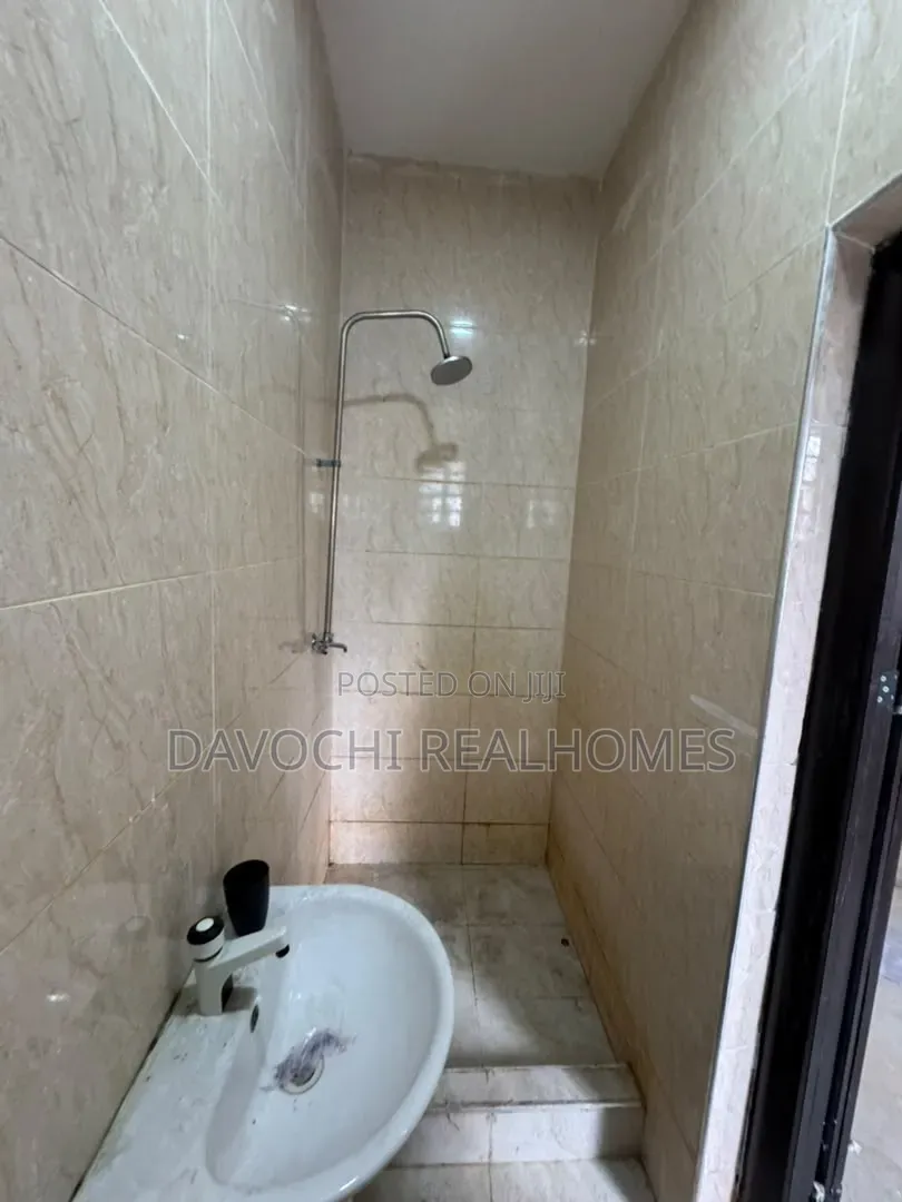 1bdrm Apartment in Ogombo for rent
