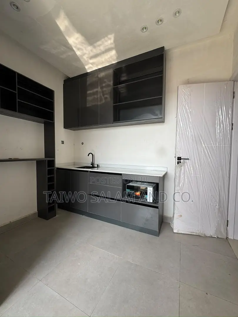 4bdrm Duplex in Oluyole Estate for sale