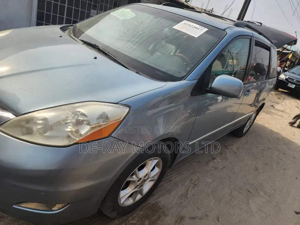 Toyota Sienna 2006 Blue