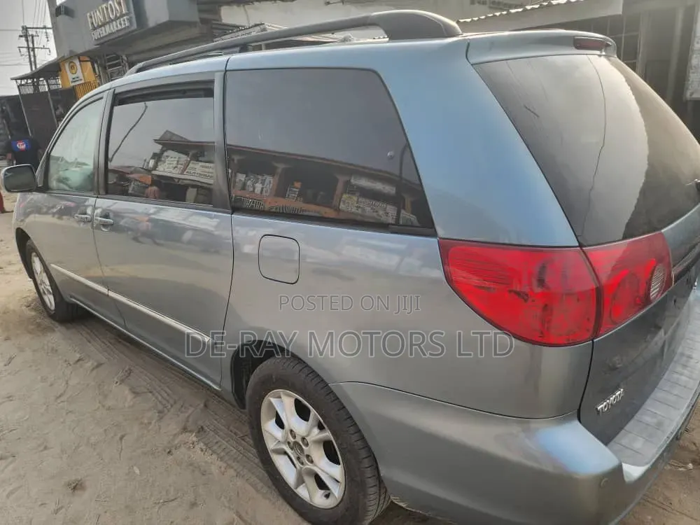 Toyota Sienna 2006 Blue
