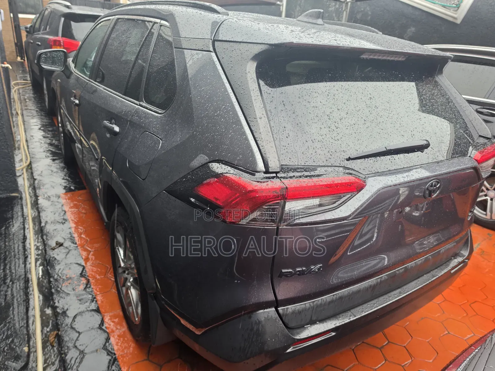 Toyota RAV4 XLE Premium 2021 Gray