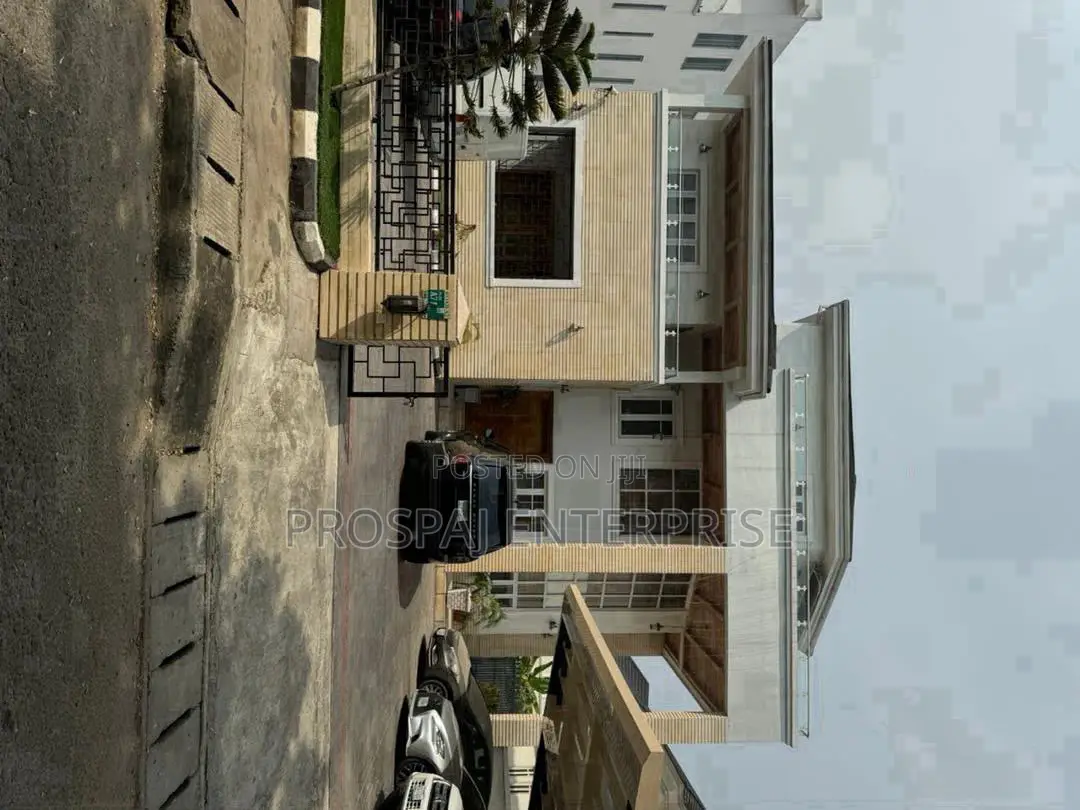5bdrm Duplex in Chevron for sale