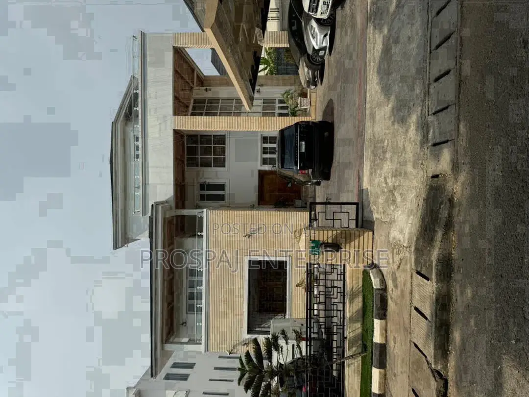 5bdrm Duplex in Chevron for sale