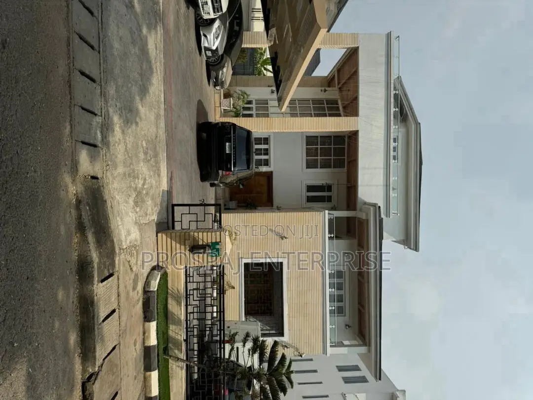 5bdrm Duplex in Chevron for sale