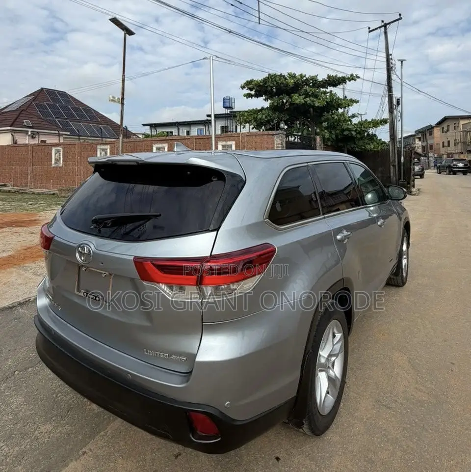 Toyota Highlander XLE 4dr SUV (3.5L 6cyl 6A) 2015 Silver