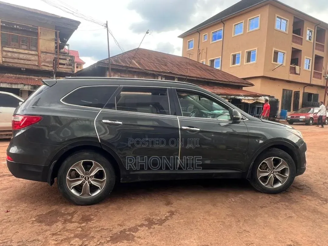 Hyundai Santa Fe 2013 Black