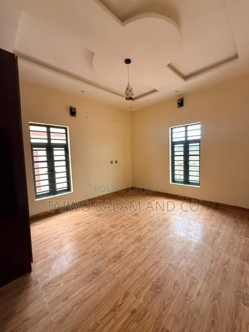 3bdrm Duplex in Egbeda / Egbeda for sale