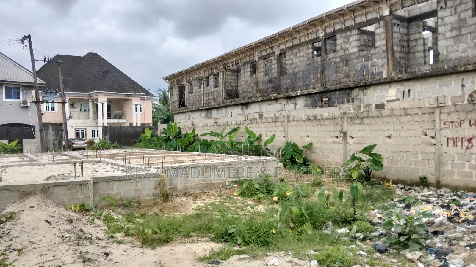 For Sale : Partially Fenced 2 Plots Off g.u.aker Eliozu , Ph