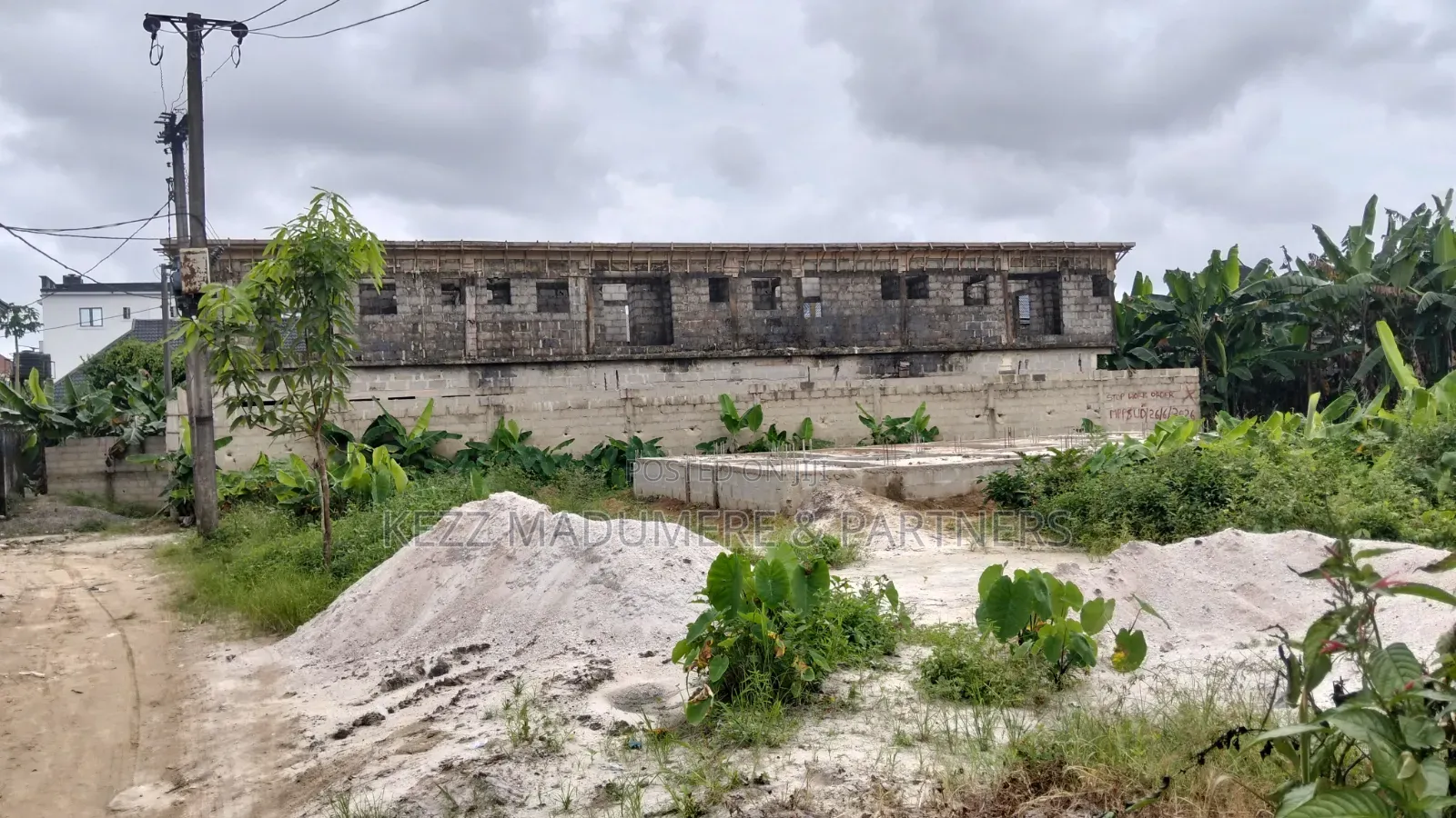 For Sale : Partially Fenced 2 Plots Off g.u.aker Eliozu , Ph