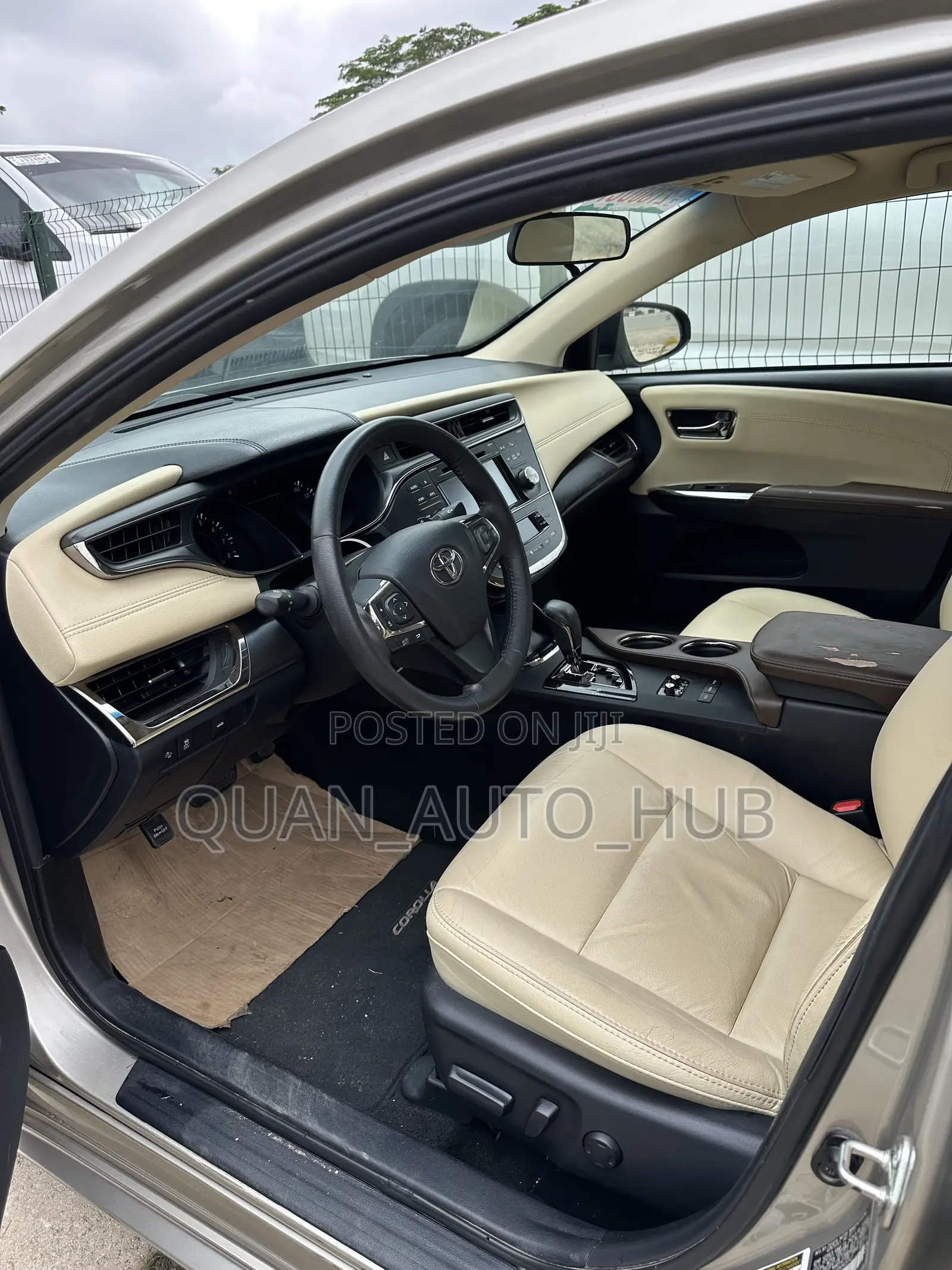 Toyota Avalon XLE Plus Sedan FWD (3.5L 6cyl 6A) 2017 Gold