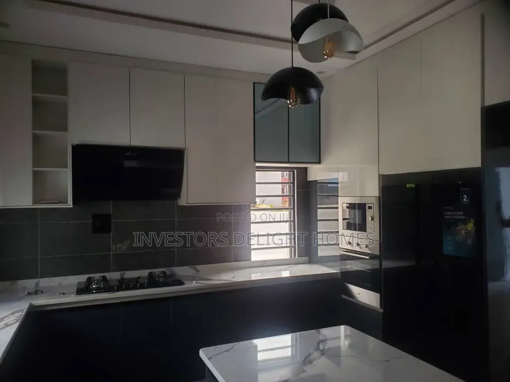 4bdrm Duplex in Oshimili South for sale