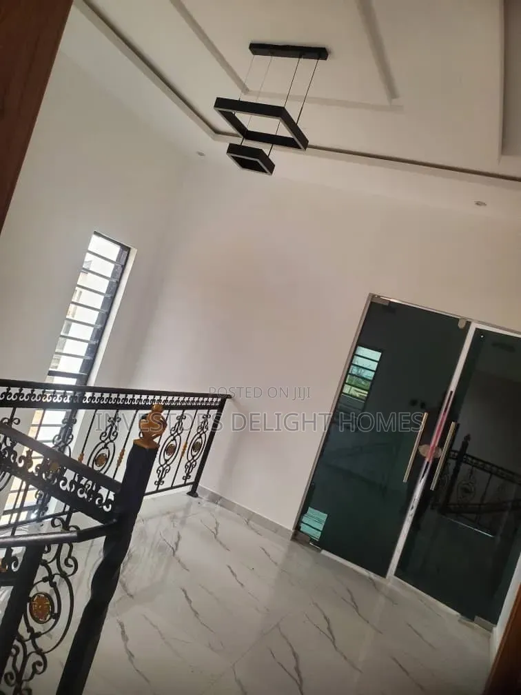 4bdrm Duplex in Oshimili South for sale