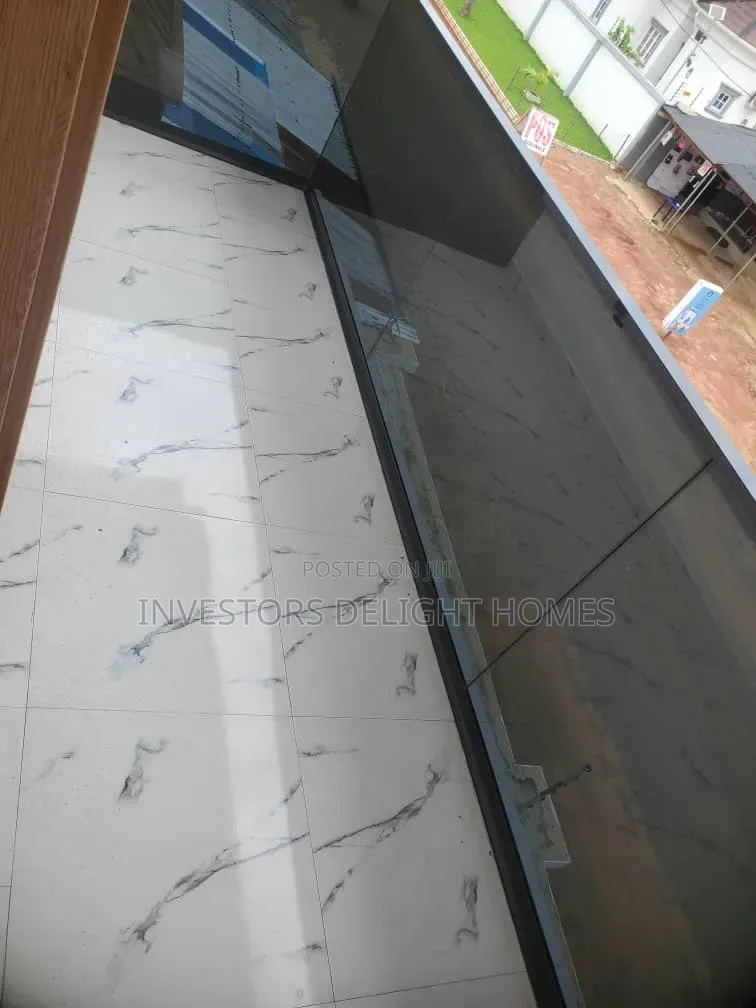 4bdrm Duplex in Oshimili South for sale