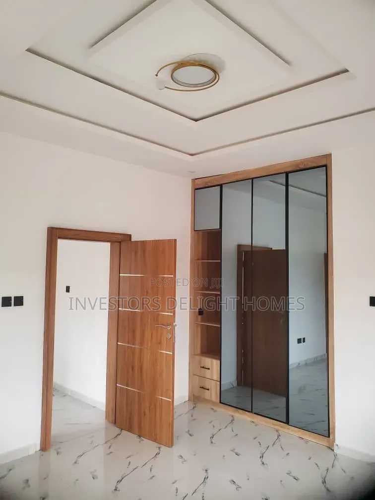 4bdrm Duplex in Oshimili South for sale