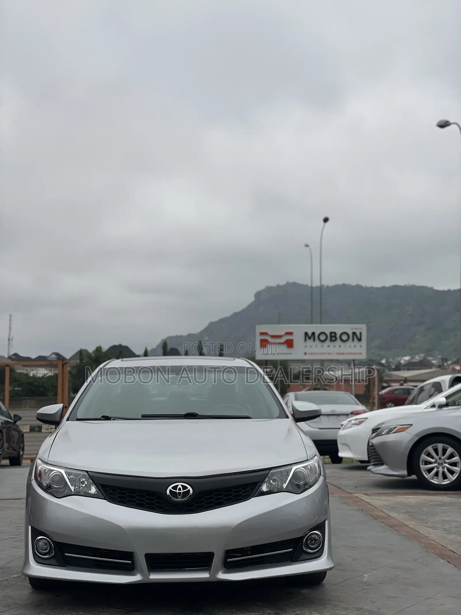 Toyota Camry SE 4dr Sedan (2.5L 4cyl 6A) 2013 Silver