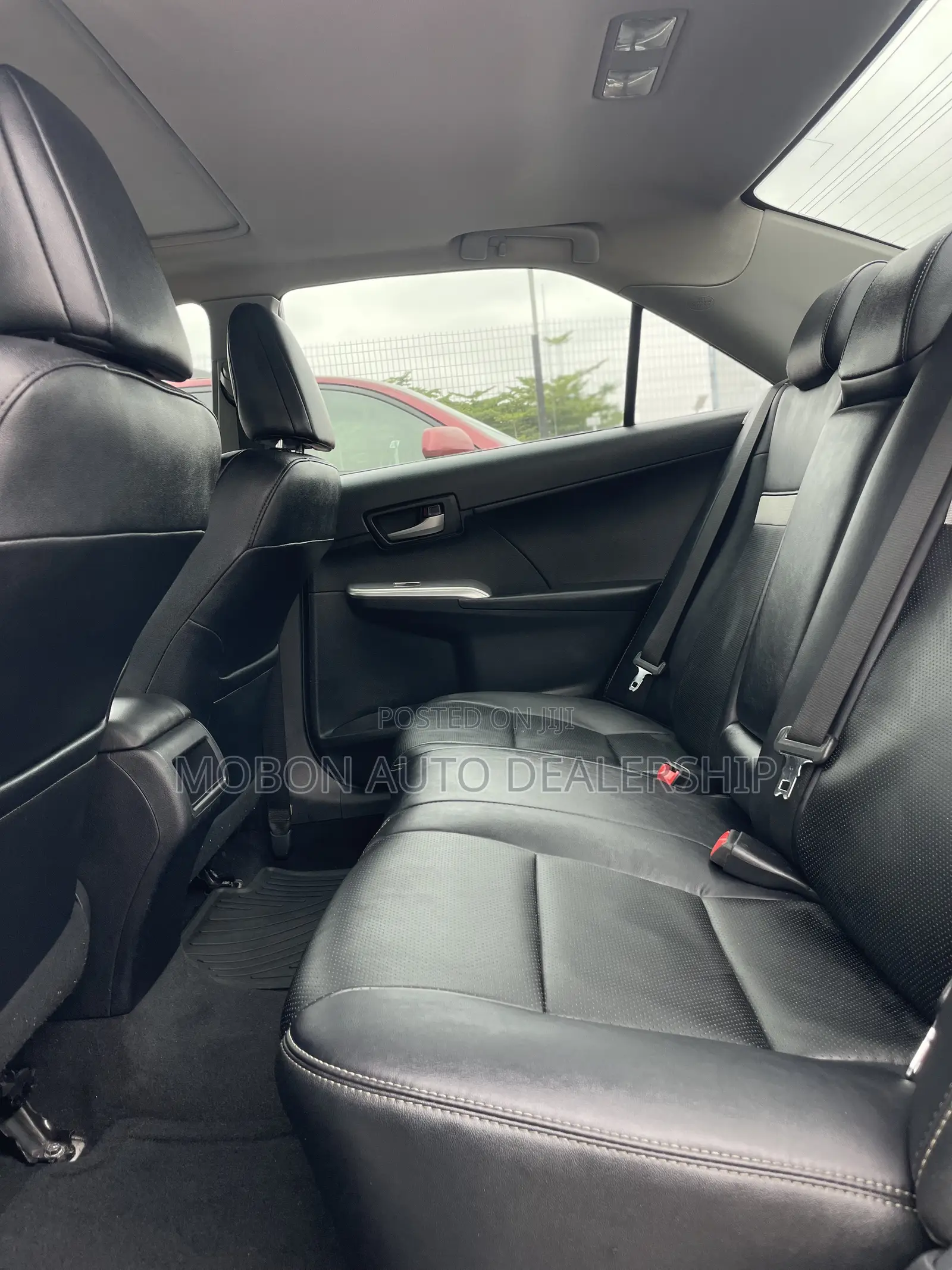 Toyota Camry SE 4dr Sedan (2.5L 4cyl 6A) 2013 Silver