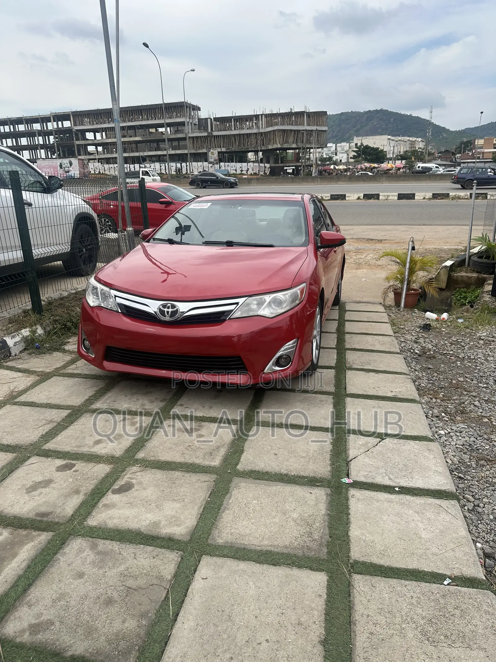 Toyota Camry XLE 4dr Sedan (2.5L 4cyl 6A) 2013 Red