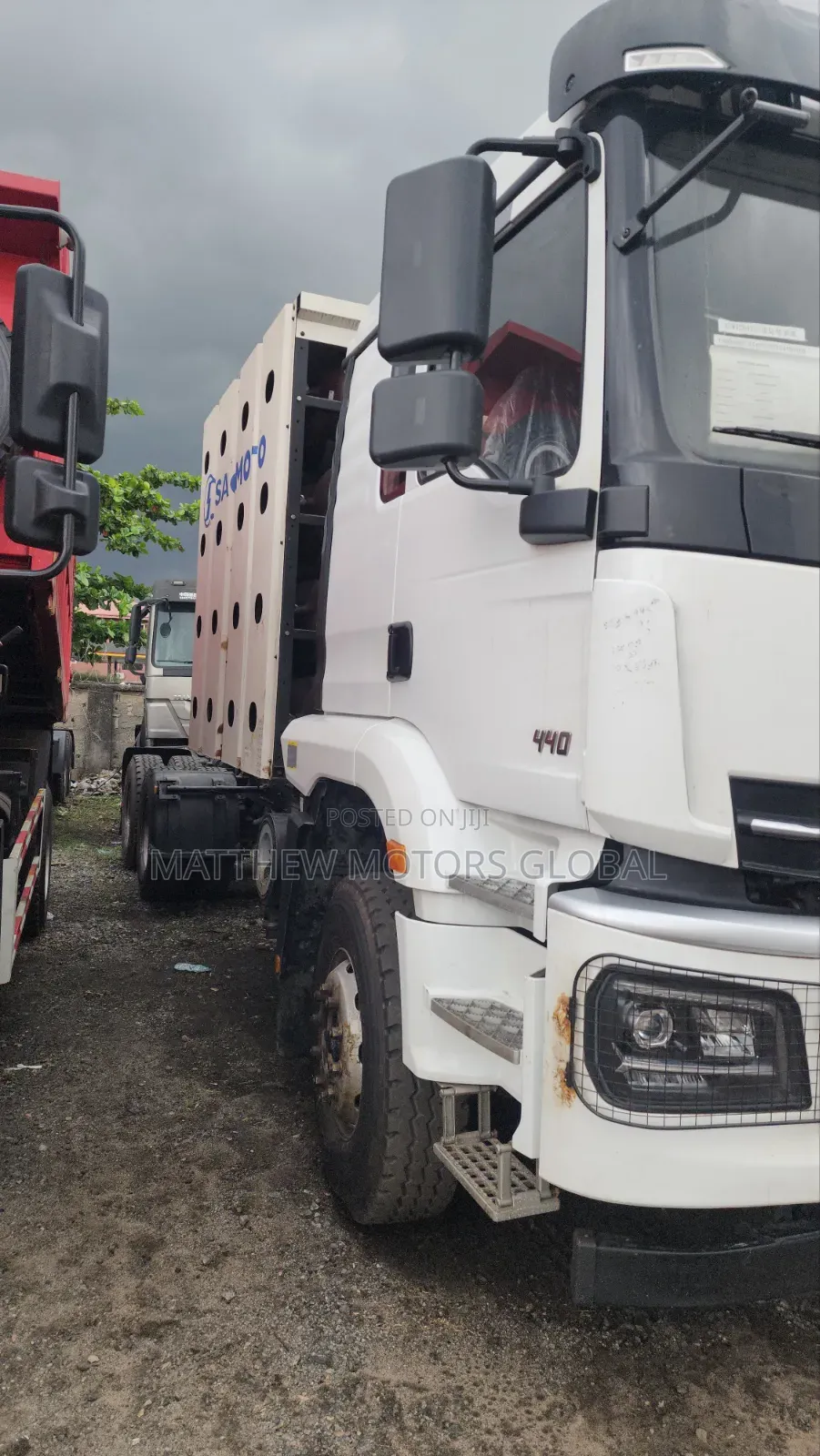 SAGMOTO 440 CNG 16-Cvlinder 6x4 Heavy-Duty Tractor Head, 10 Tyres