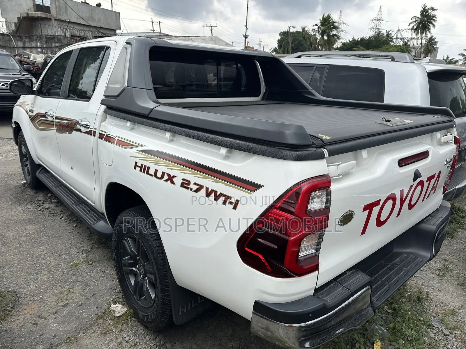 Toyota Hilux 2024 White