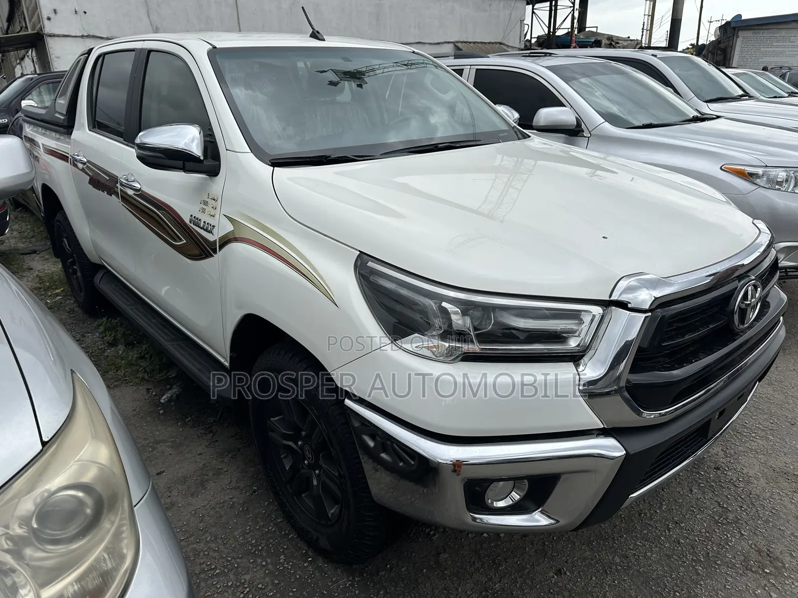 Toyota Hilux 2024 White