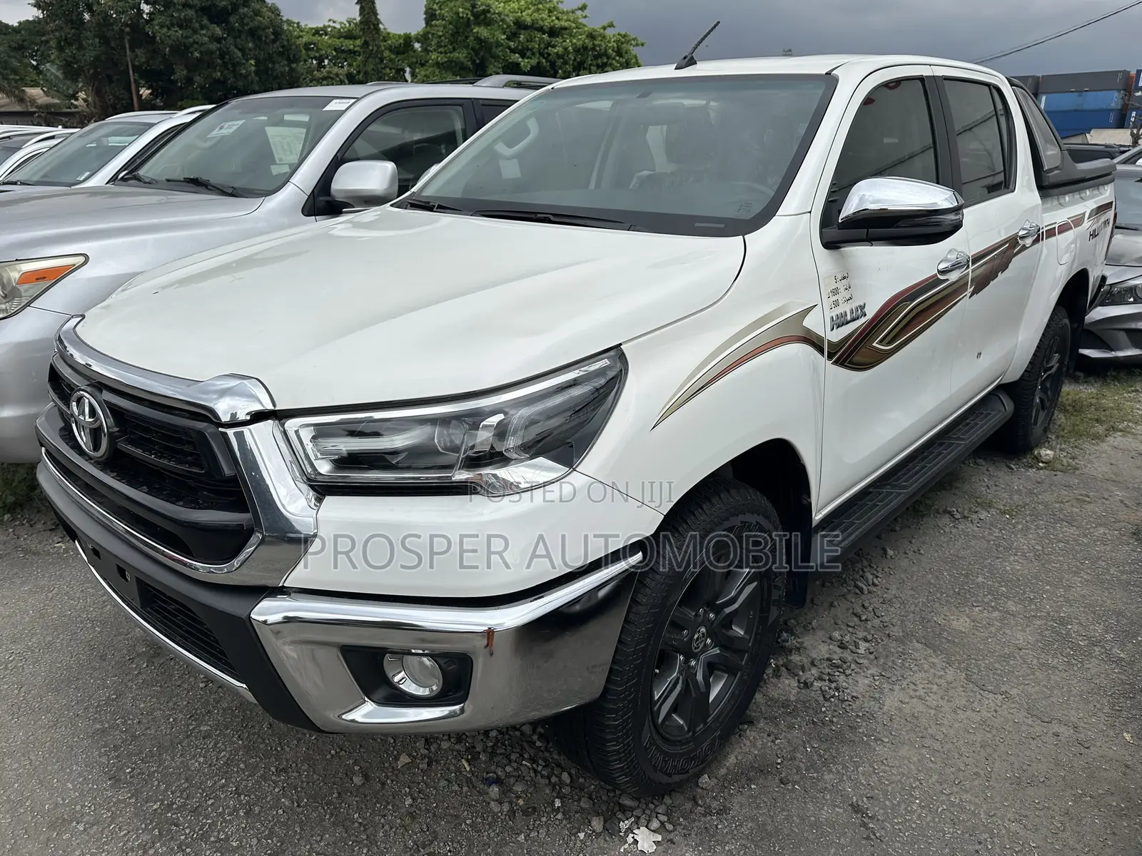 Toyota Hilux 2024 White
