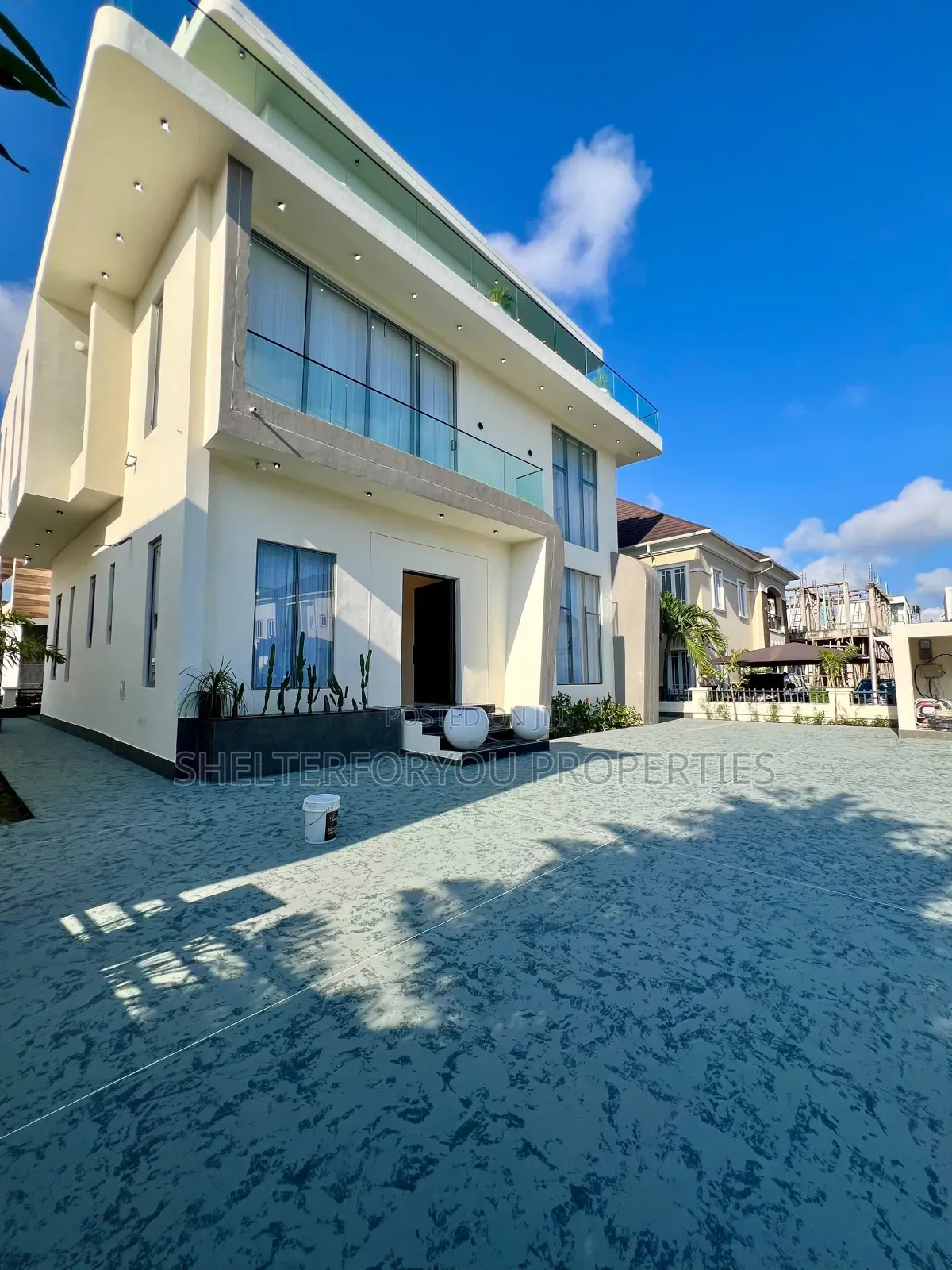 5bdrm Duplex in Osapa london for sale