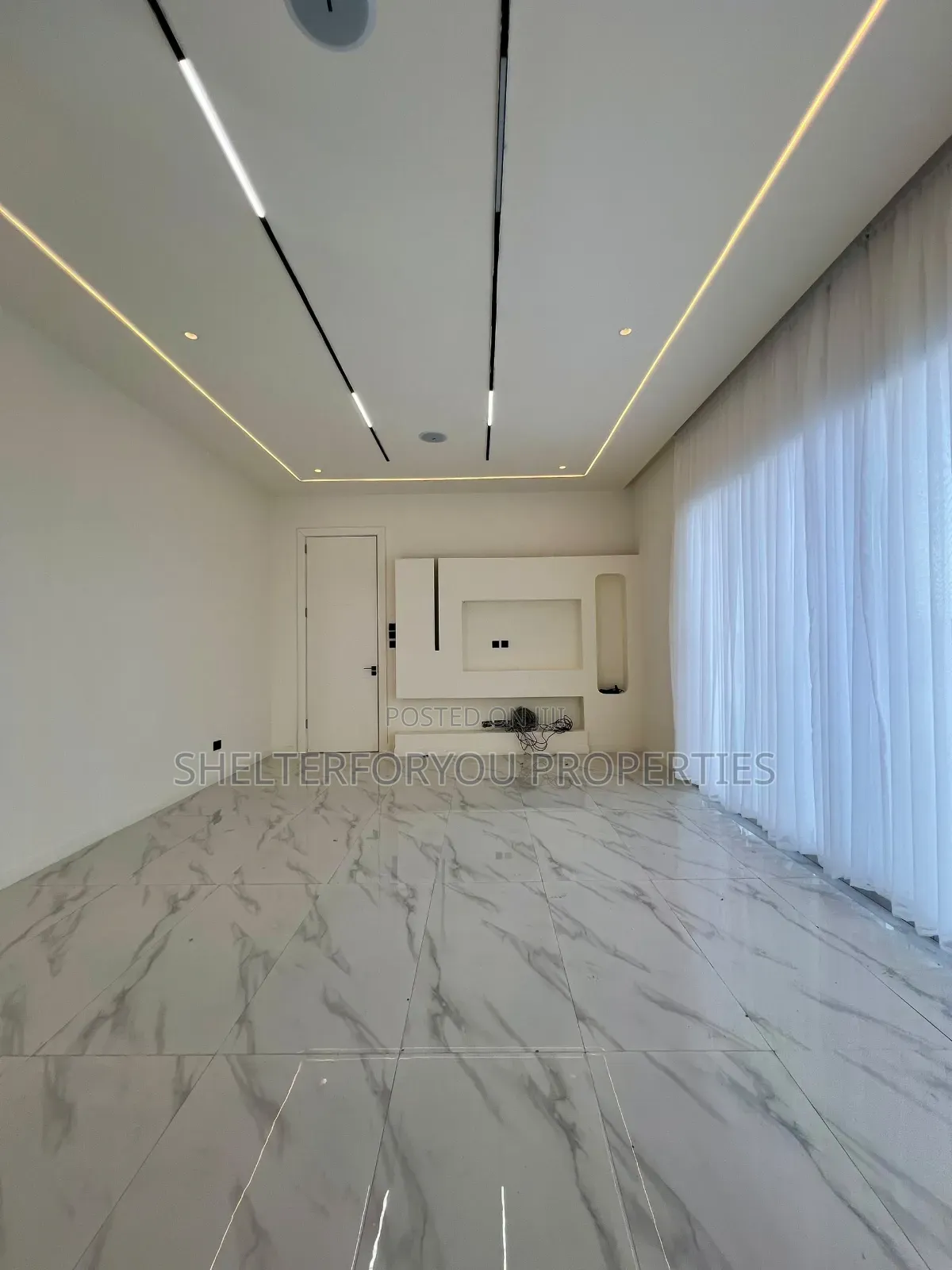 5bdrm Duplex in Osapa london for sale