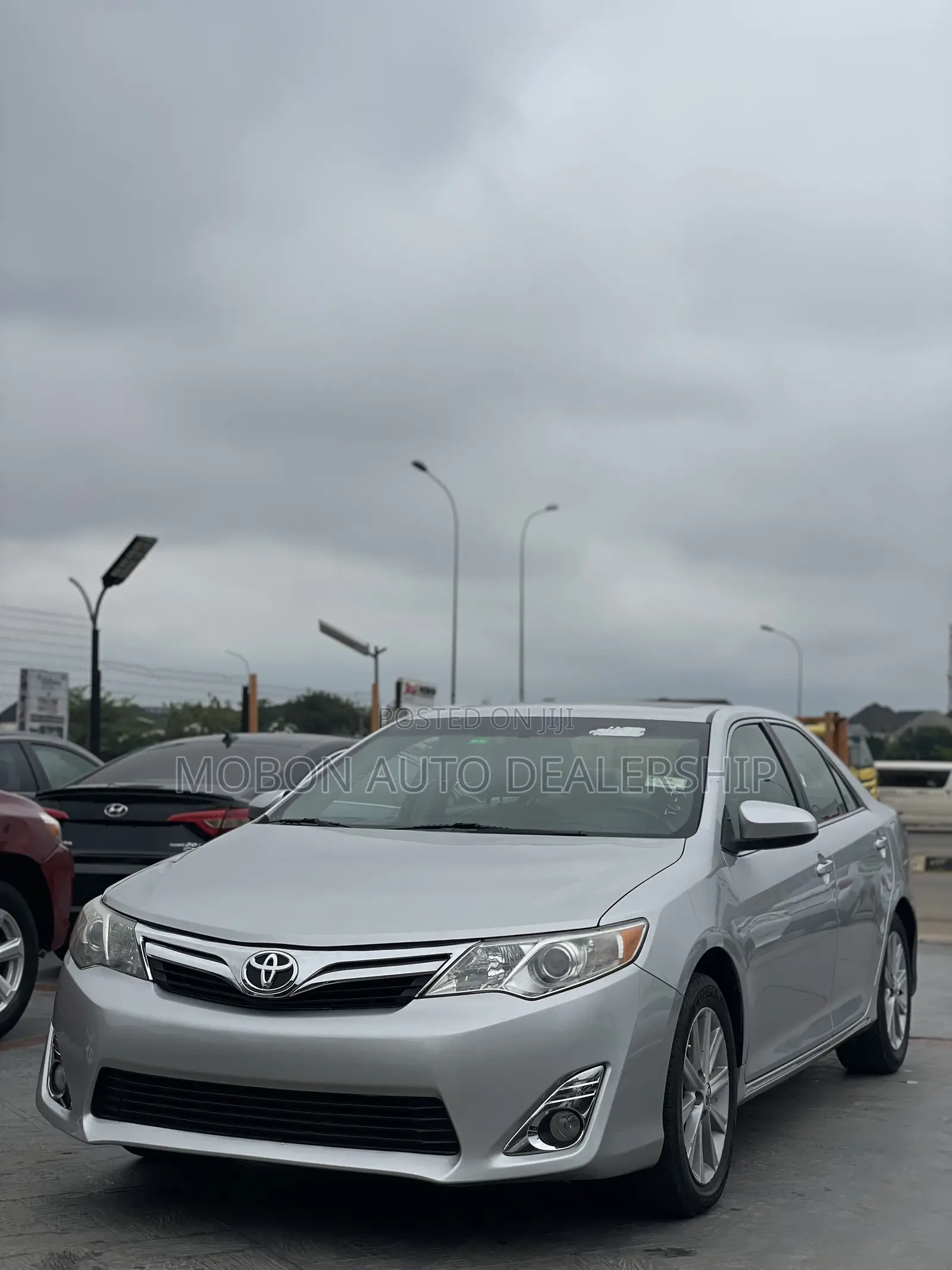 Toyota Camry XLE 4dr Sedan (2.5L 4cyl 6A) 2013 Silver