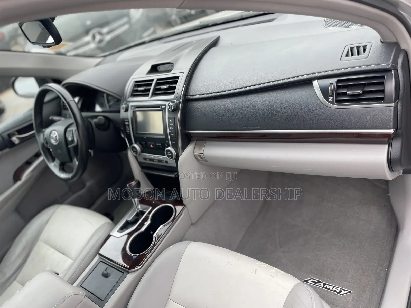 Toyota Camry XLE 4dr Sedan (2.5L 4cyl 6A) 2013 Silver