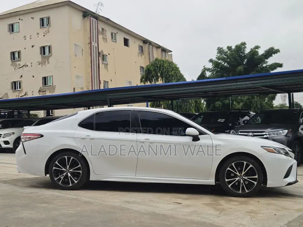 Toyota Camry SE FWD 2020 White