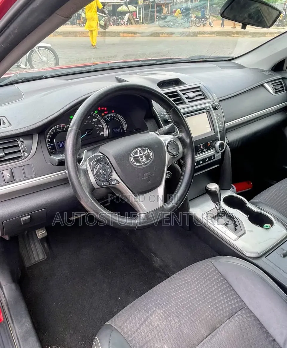 Toyota Camry SE 4dr Sedan (2.5L 4cyl 6A) 2012 Red