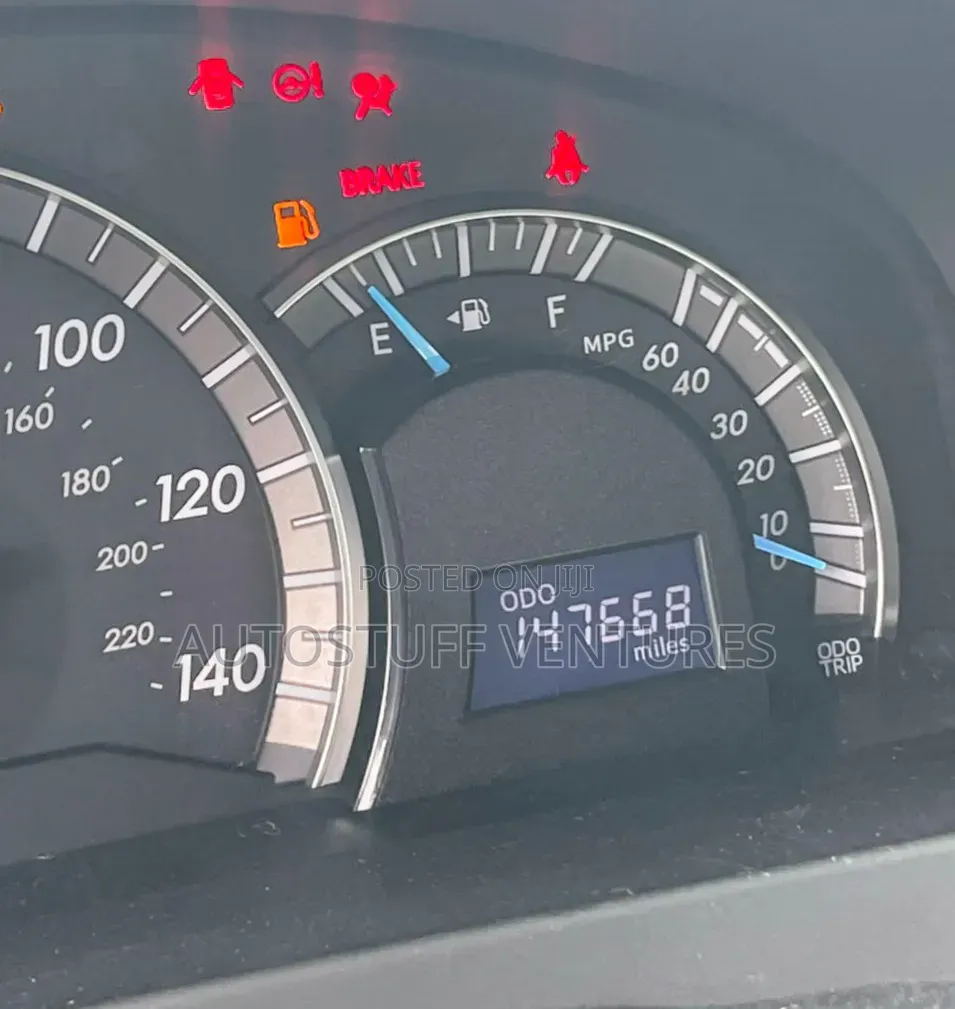 Toyota Camry SE 4dr Sedan (2.5L 4cyl 6A) 2012 Red