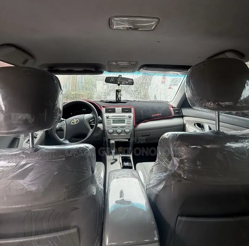 Toyota Camry LE 4dr Sedan (2.5L 4cyl 6AM) 2010 Gray