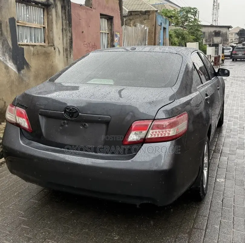 Toyota Camry LE 4dr Sedan (2.5L 4cyl 6AM) 2010 Gray