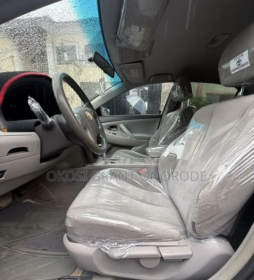 Toyota Camry LE 4dr Sedan (2.5L 4cyl 6AM) 2010 Gray