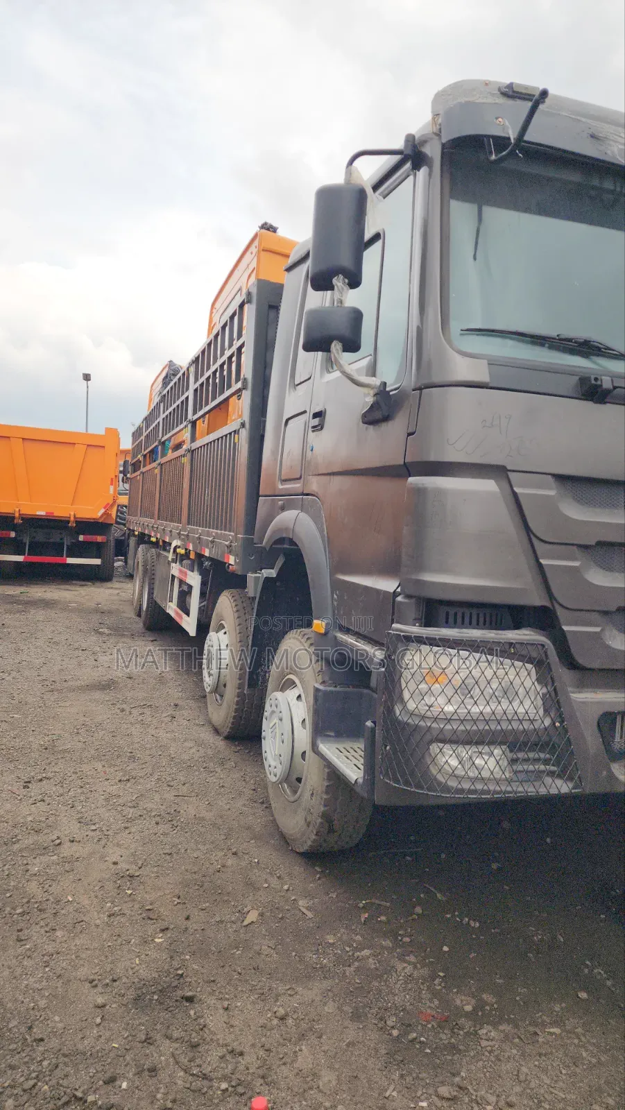 Super Clean Foreign Used Howo Truck 12 Tires
