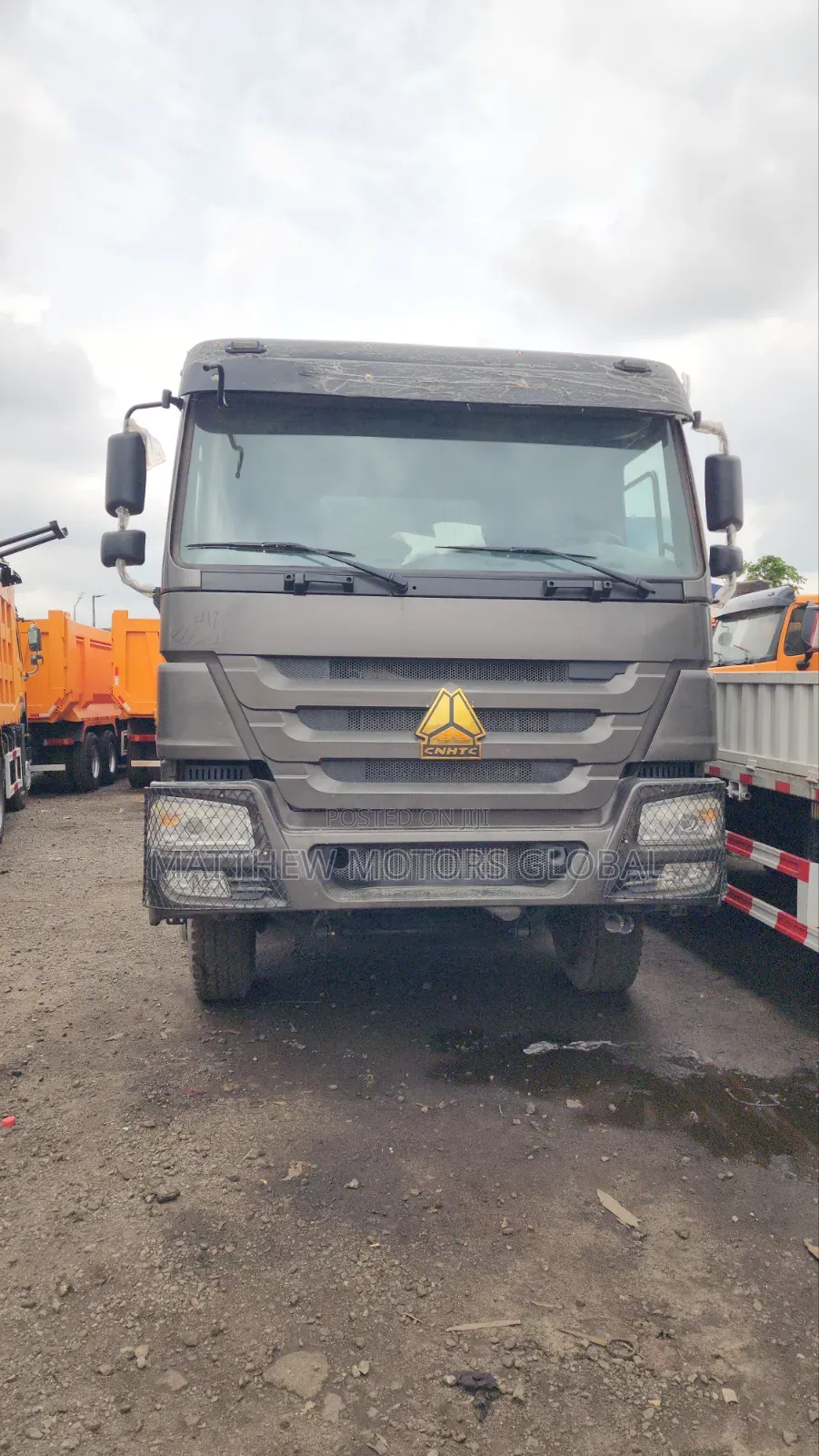 Super Clean Foreign Used Howo Truck 12 Tires