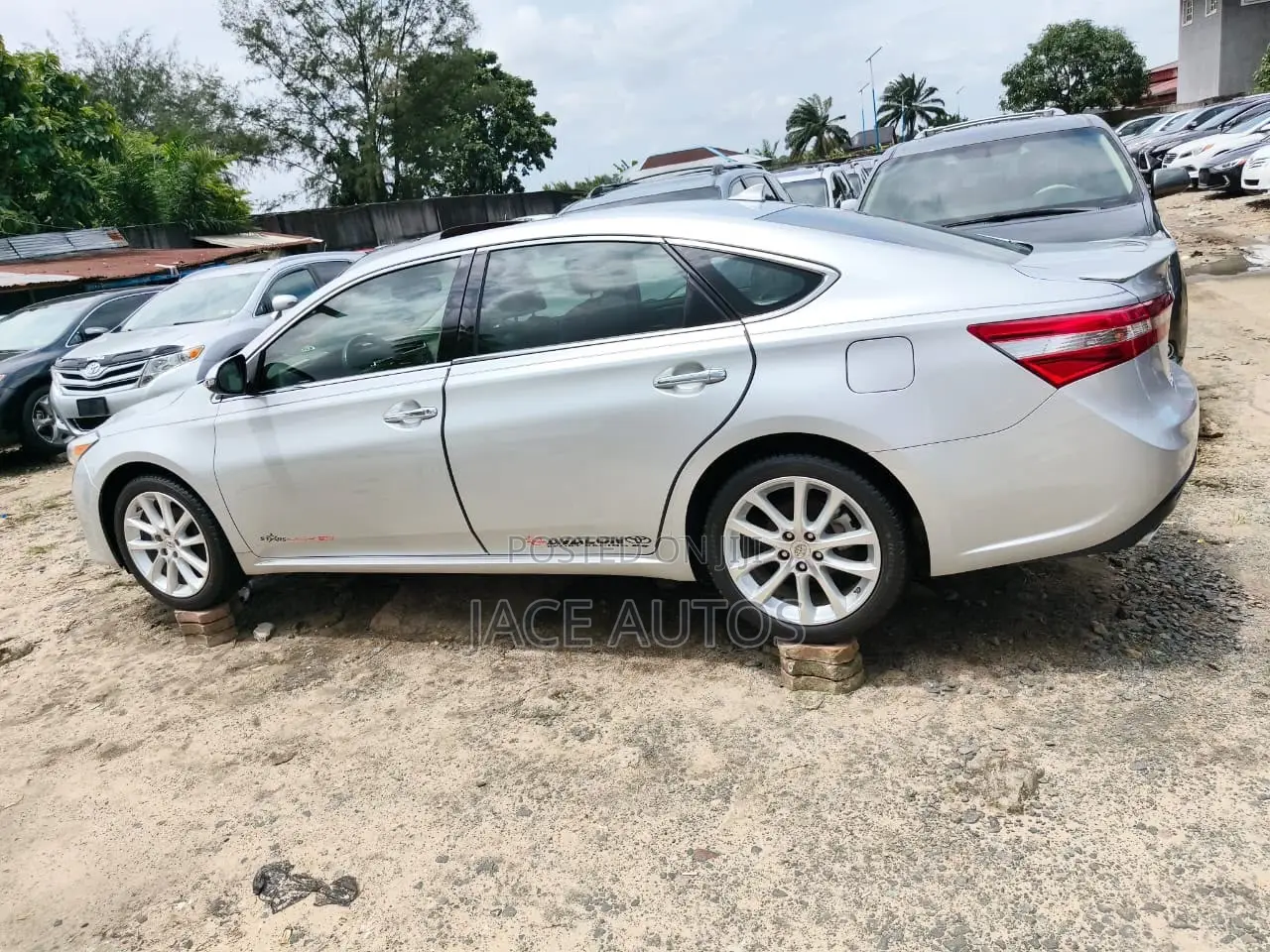 Toyota Avalon Limited 4dr Sedan (3.5L 6cyl 6A) 2015 Silver