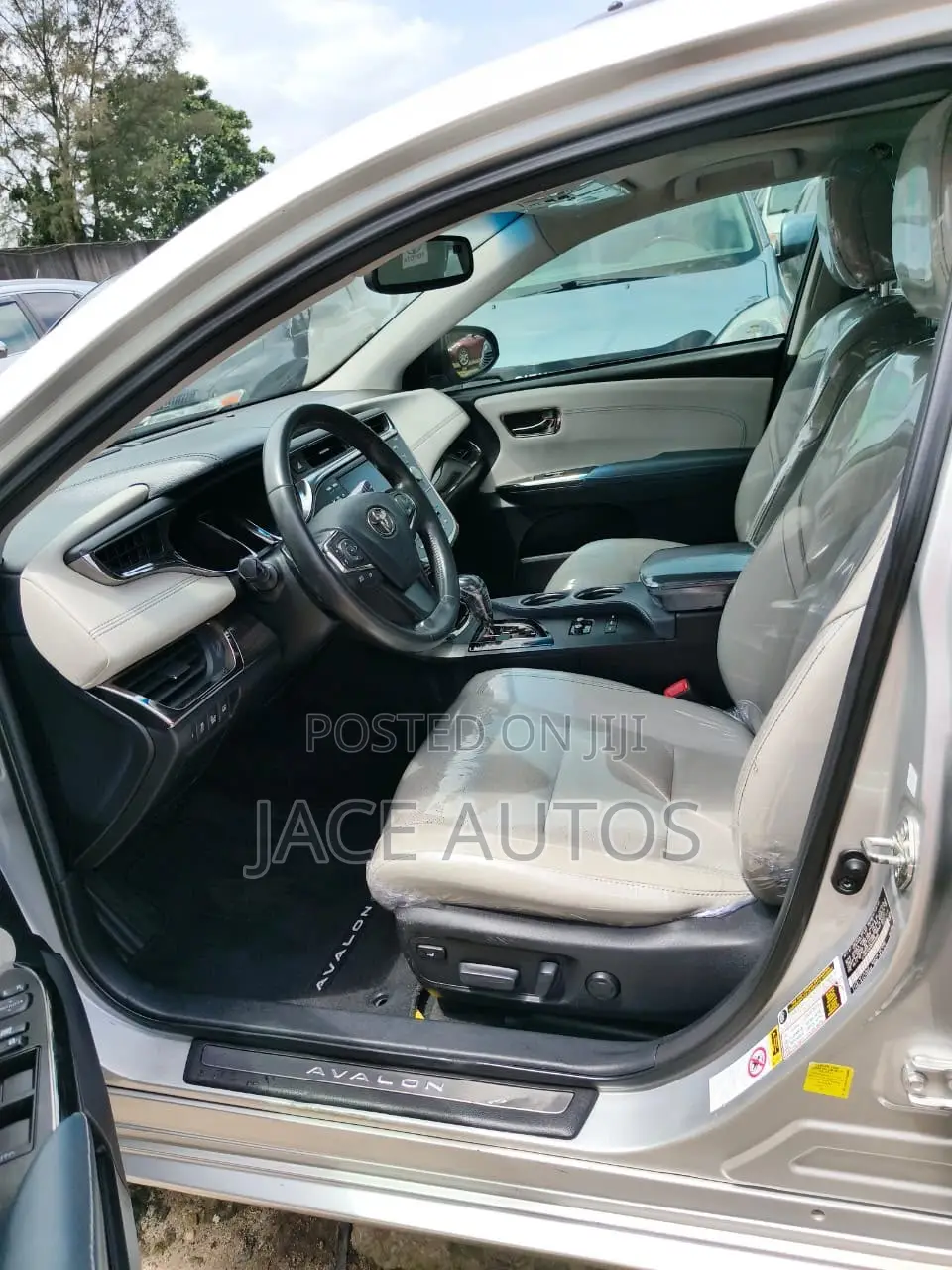 Toyota Avalon Limited 4dr Sedan (3.5L 6cyl 6A) 2015 Silver