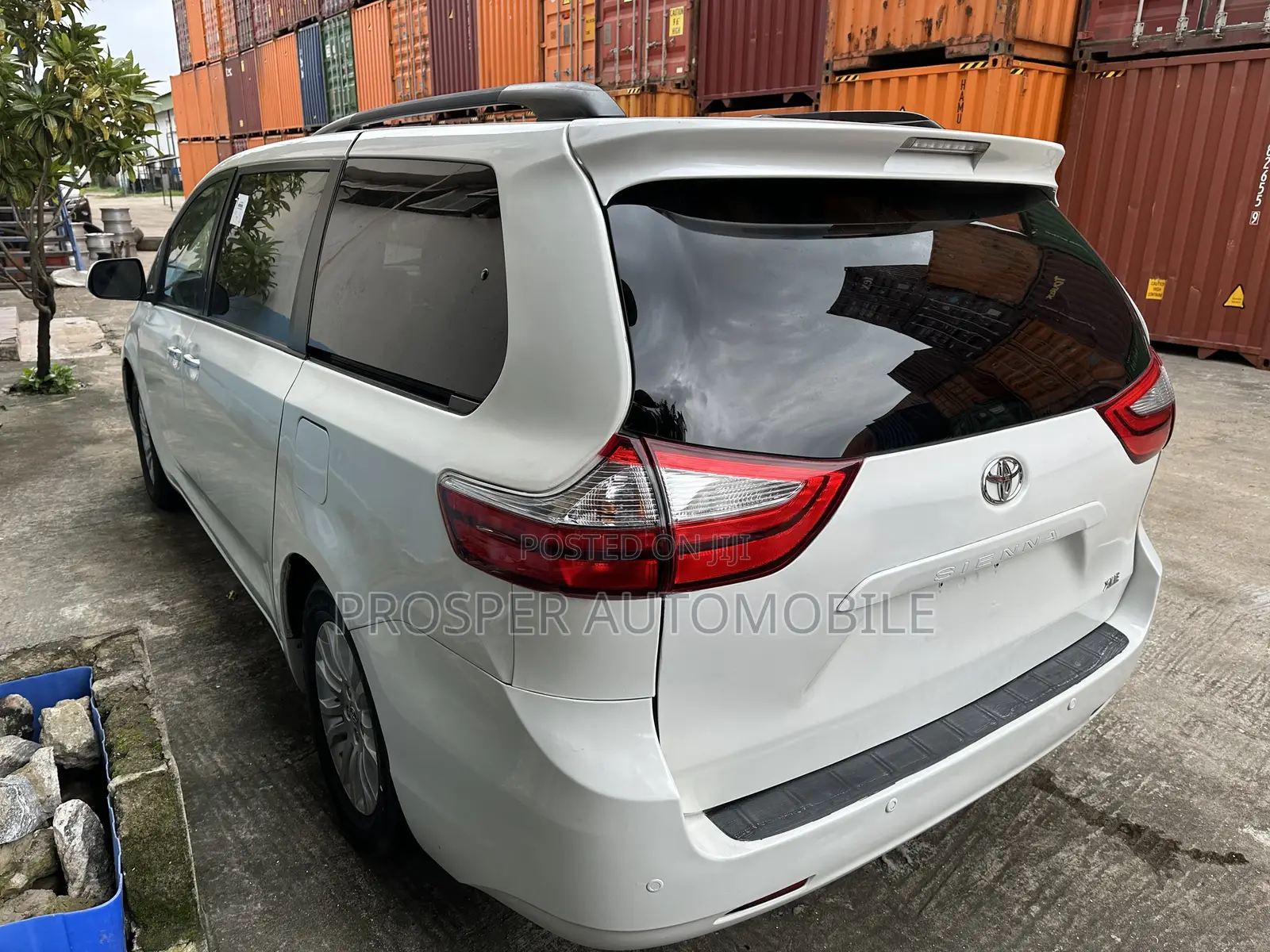 Toyota Sienna XLE 8-Passenger 4dr Minivan (3.5L 6cyl 6A) 2015 White