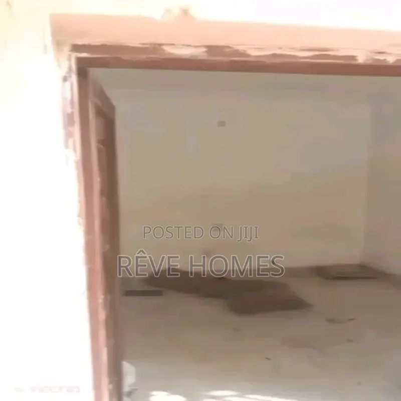 Mini Flat in Akoka for rent