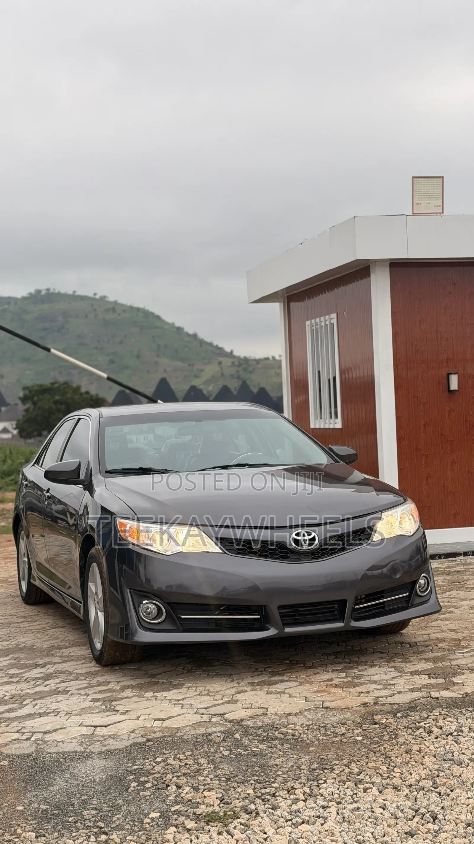 Toyota Camry SE 4dr Sedan (2.5L 4cyl 6A) 2013 Gray