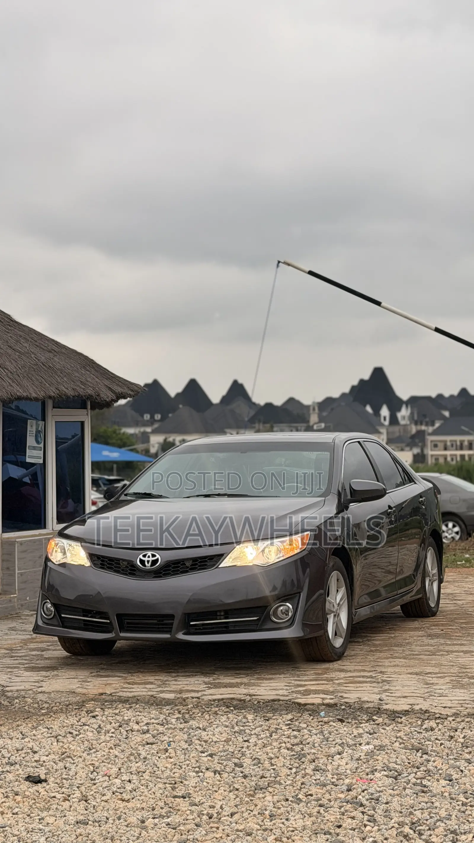 Toyota Camry SE 4dr Sedan (2.5L 4cyl 6A) 2013 Gray