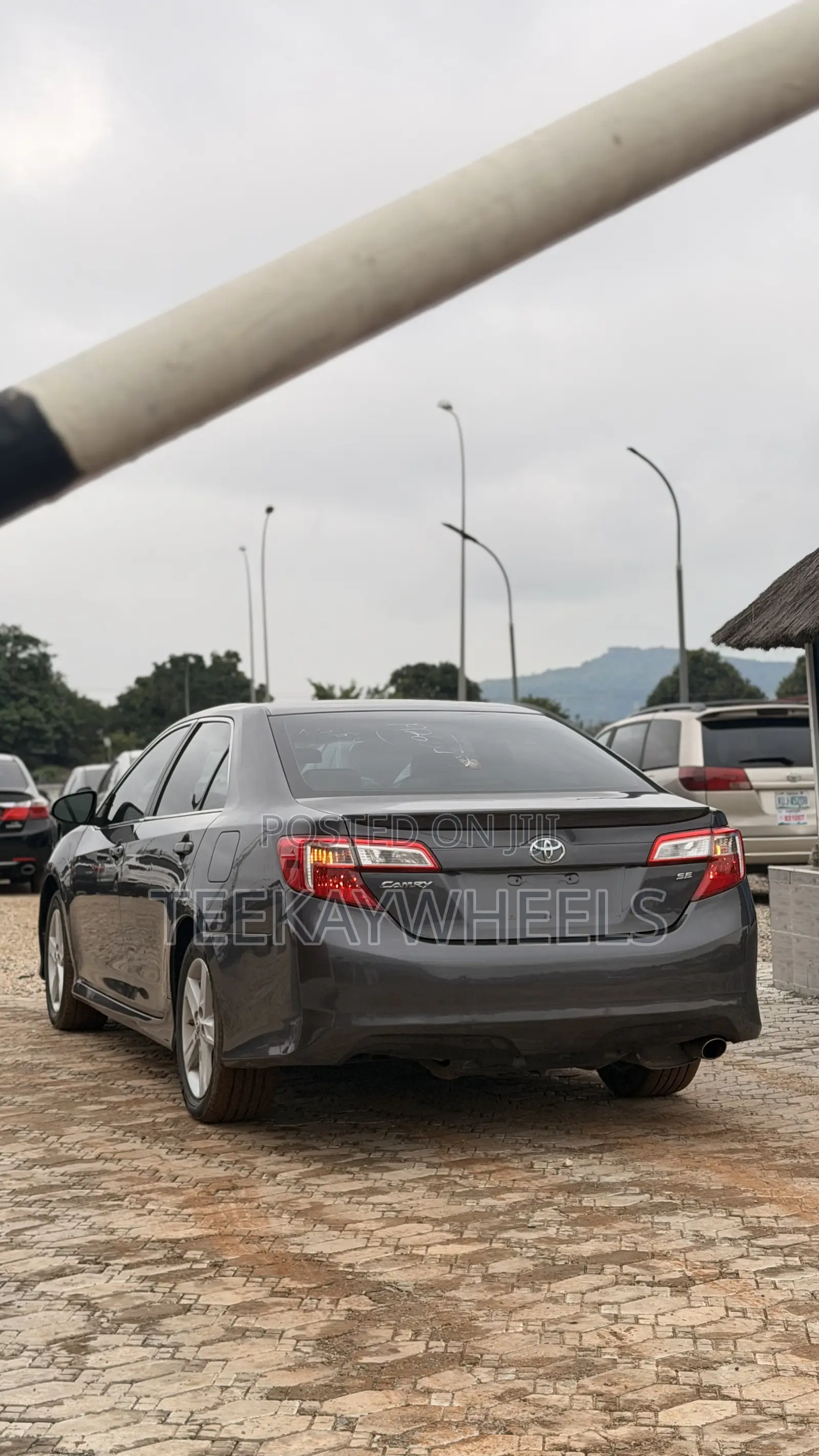 Toyota Camry SE 4dr Sedan (2.5L 4cyl 6A) 2013 Gray