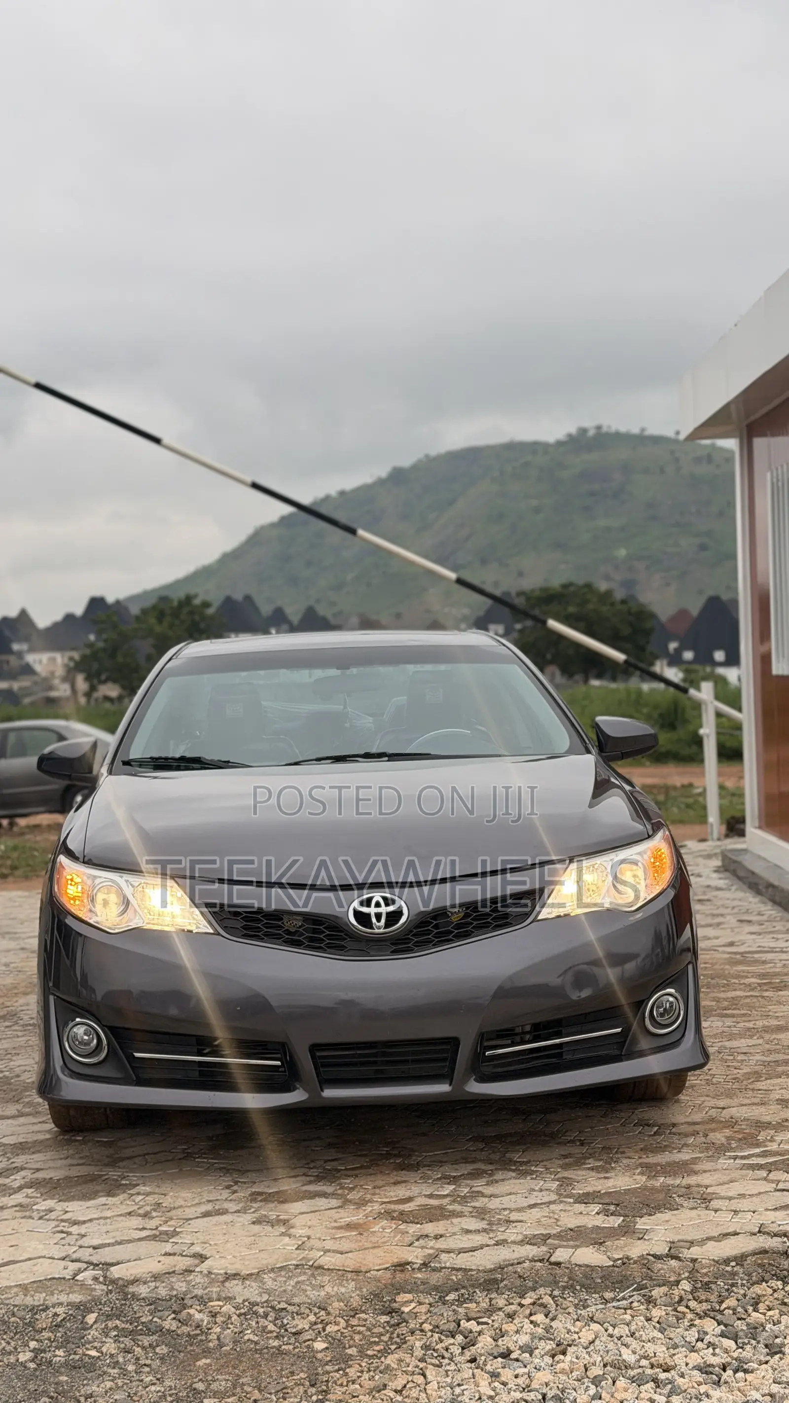 Toyota Camry SE 4dr Sedan (2.5L 4cyl 6A) 2013 Gray