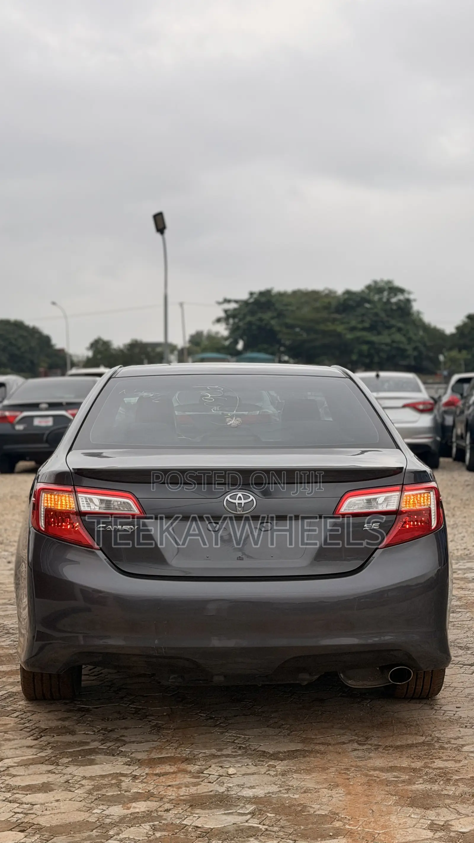 Toyota Camry SE 4dr Sedan (2.5L 4cyl 6A) 2013 Gray
