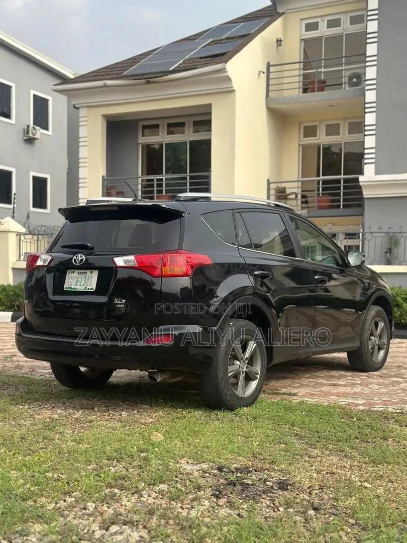 Toyota RAV4 XLE 4dr SUV AWD (2.5L 4cyl 6A) 2015 Black