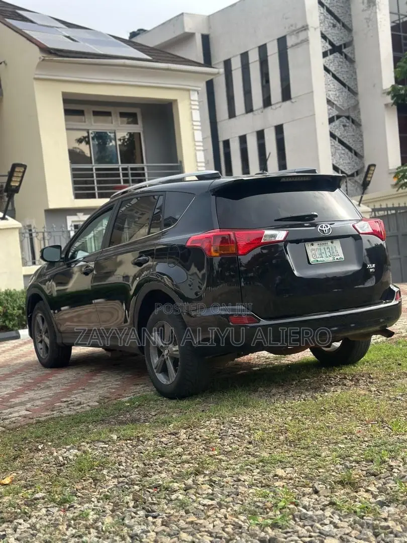 Toyota RAV4 XLE 4dr SUV AWD (2.5L 4cyl 6A) 2015 Black