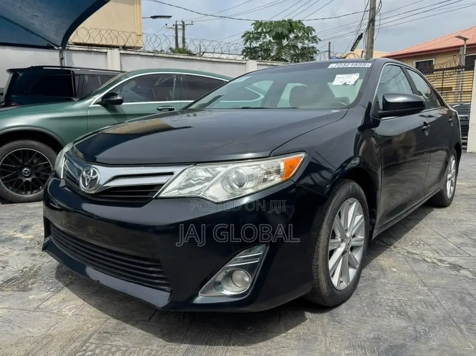 Toyota Camry XLE V6 4dr Sedan (3.5L 6cyl 6A) 2012 Black