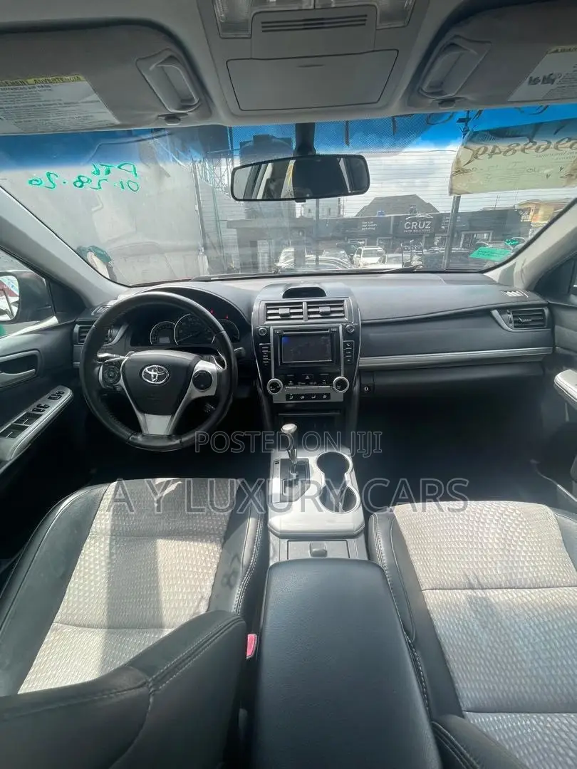 Toyota Camry SE 4dr Sedan (2.5L 4cyl 6A) 2013 Red